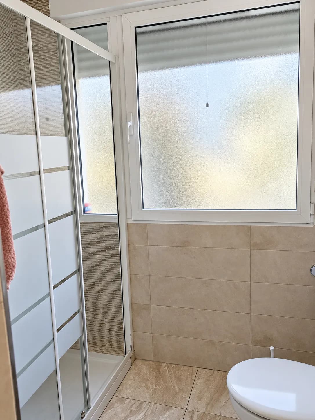 Salle de bains avec douche