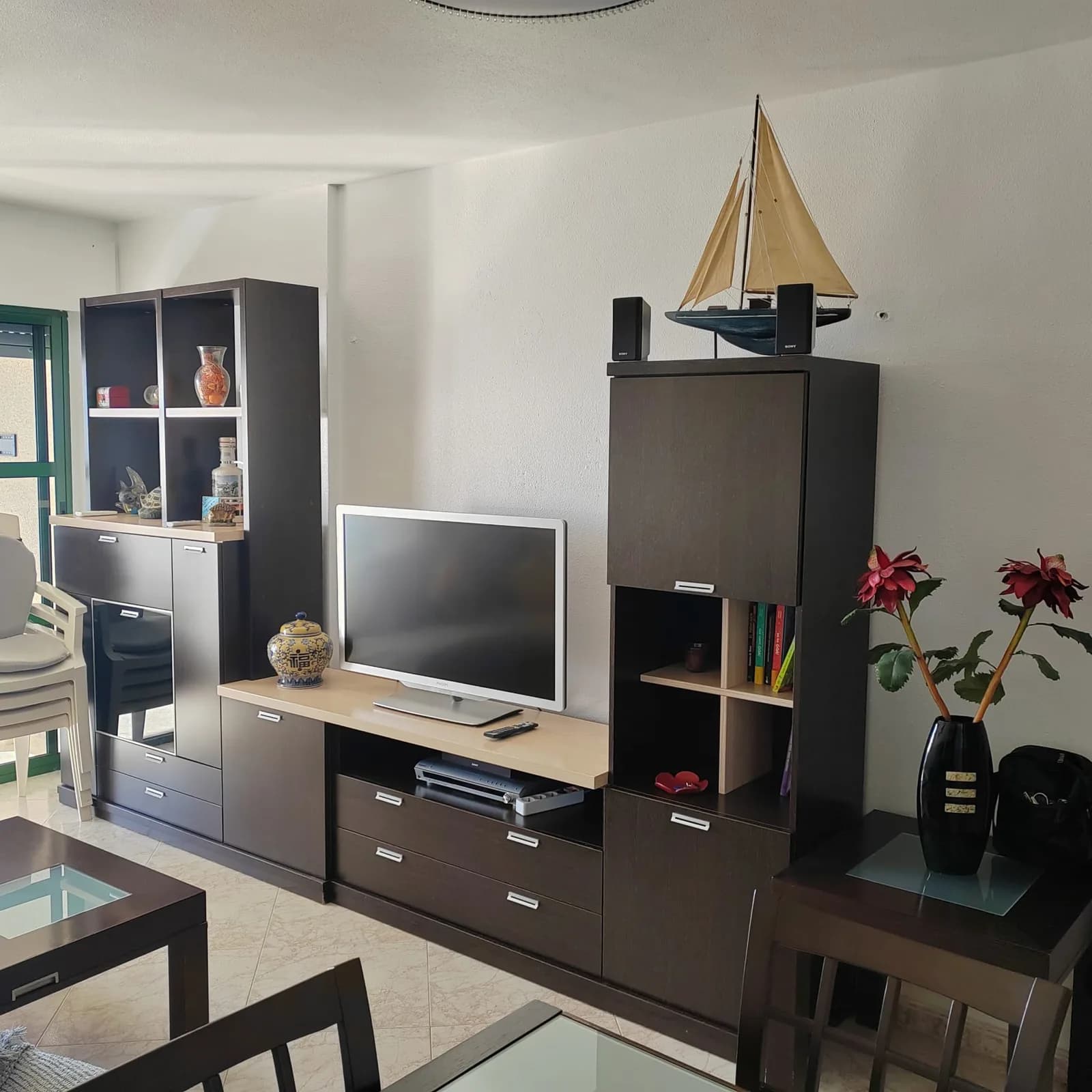 Salón con televisión