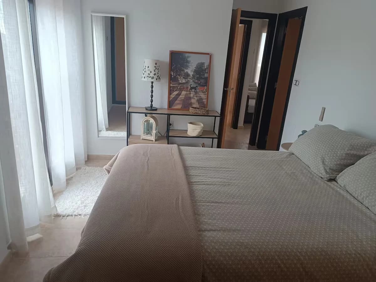 Segundo dormitorio con acceso de luz natural