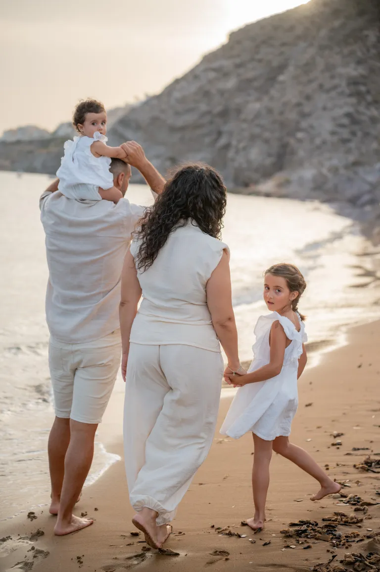Family walking along the beach, photograph by Carlos Norte